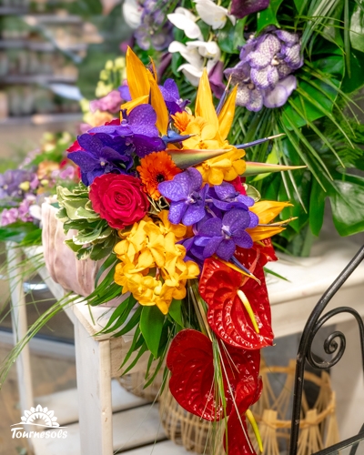 Bouquet de mariée coloré exposé par la fleuristerie Tournesols au salon du mariage de Charleroi 2026